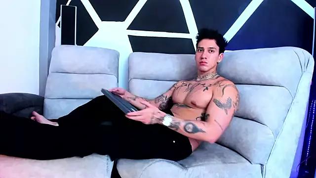Discover our girls online shows and discover the company of countless livestreamers, with stunning shapes, sex toys and more.