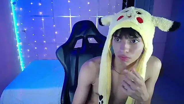 Discover our girls online shows and discover the company of countless livestreamers, with stunning shapes, sex toys and more.