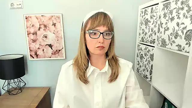 Discover our girls online shows and discover the company of countless livestreamers, with stunning shapes, sex toys and more.
