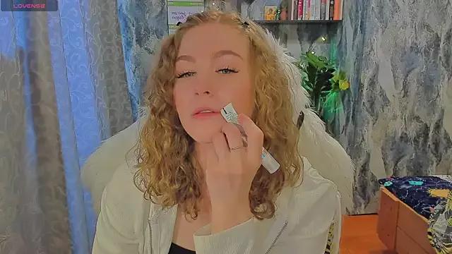 JuxxxsyBunx from StripChat