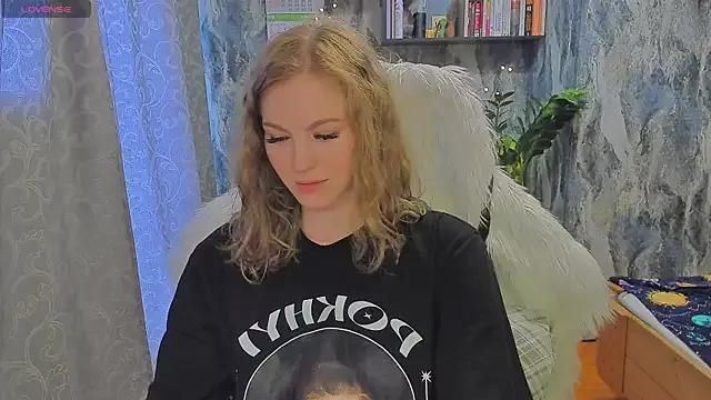 JuxxxsyBunx from StripChat