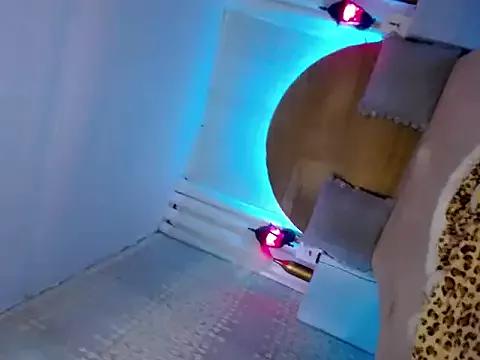 Discover our girls online shows and discover the company of countless livestreamers, with stunning shapes, sex toys and more.