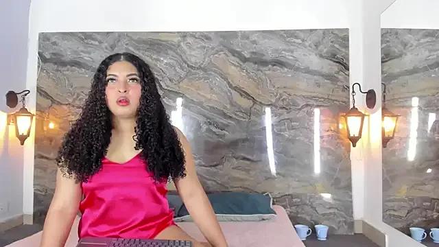 Discover our girls online shows and discover the company of countless livestreamers, with stunning shapes, sex toys and more.