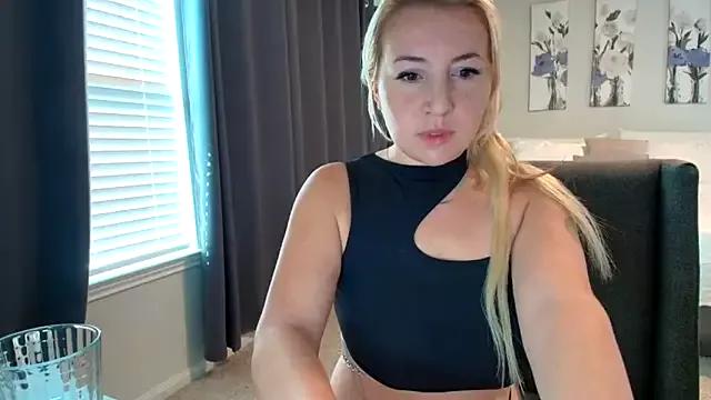 Discover our girls online shows and discover the company of countless livestreamers, with stunning shapes, sex toys and more.