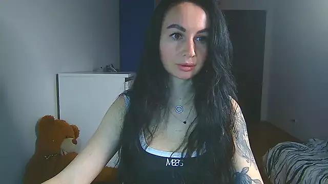 Discover our girls online shows and discover the company of countless livestreamers, with stunning shapes, sex toys and more.