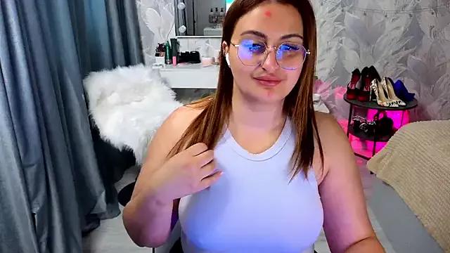 Discover our girls online shows and discover the company of countless livestreamers, with stunning shapes, sex toys and more.