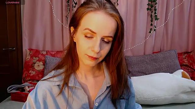 Discover our girls online shows and discover the company of countless livestreamers, with stunning shapes, sex toys and more.