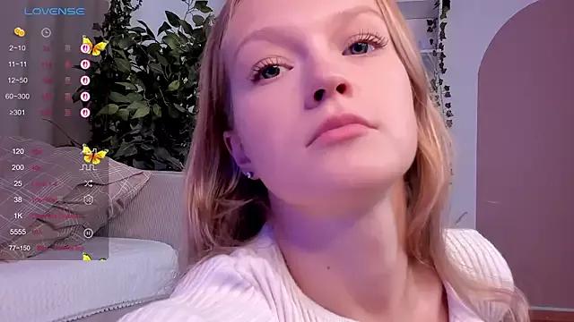 Kara_smalltits from StripChat is Freechat