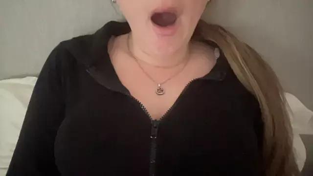 KaraLeee from StripChat