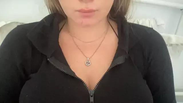 KaraLeee from StripChat