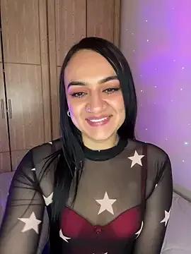Discover our girls online shows and discover the company of countless livestreamers, with stunning shapes, sex toys and more.