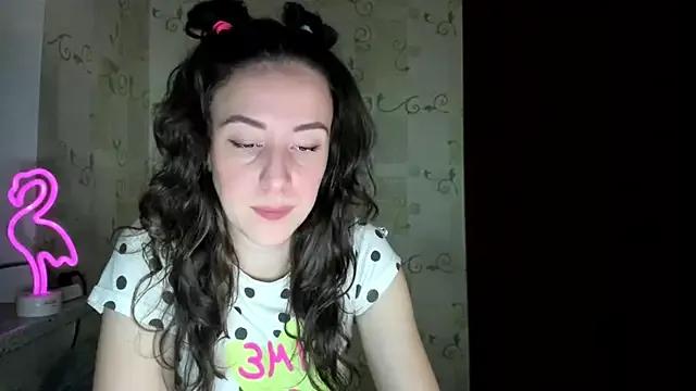 Discover our girls online shows and discover the company of countless livestreamers, with stunning shapes, sex toys and more.