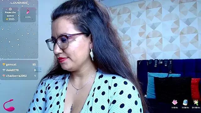 Discover our girls online shows and discover the company of countless livestreamers, with stunning shapes, sex toys and more.