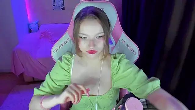 KarinaHill from StripChat is Freechat