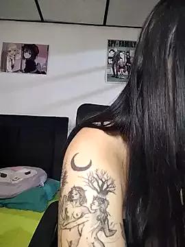 Discover our girls online shows and discover the company of countless livestreamers, with stunning shapes, sex toys and more.