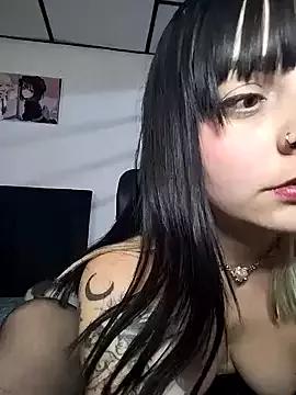 Discover our girls online shows and discover the company of countless livestreamers, with stunning shapes, sex toys and more.