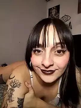 KARINNA__RAVEN from StripChat is Freechat
