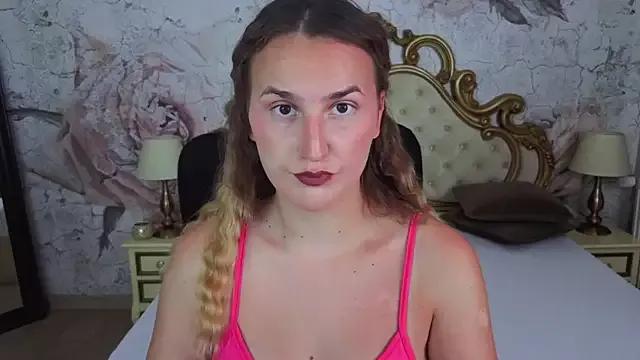 Discover our girls online shows and discover the company of countless livestreamers, with stunning shapes, sex toys and more.