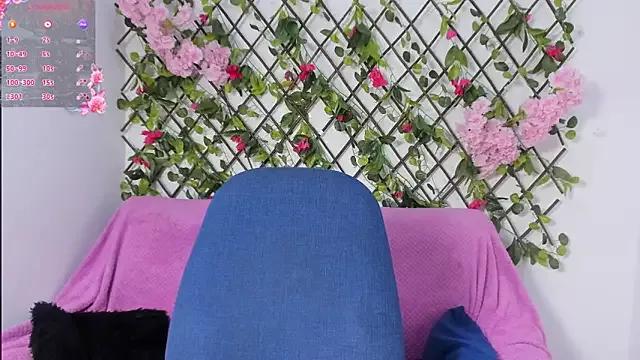 Karla_Goldenst from StripChat is Freechat