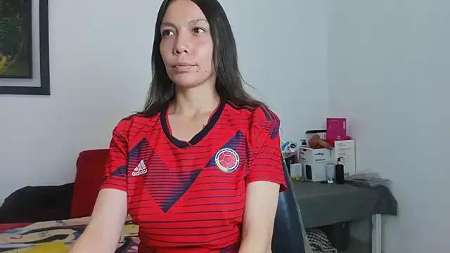 Discover our girls online shows and discover the company of countless livestreamers, with stunning shapes, sex toys and more.