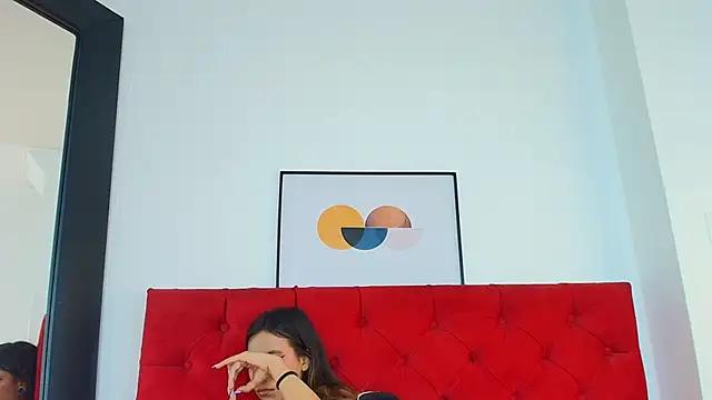 Discover our girls online shows and discover the company of countless livestreamers, with stunning shapes, sex toys and more.