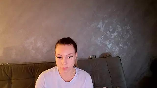Discover our girls online shows and discover the company of countless livestreamers, with stunning shapes, sex toys and more.