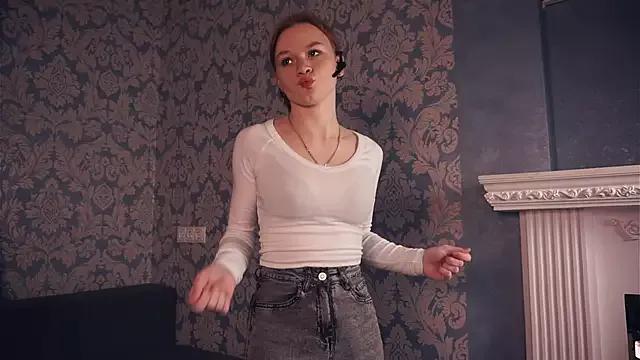 KarlynGow from StripChat is Freechat