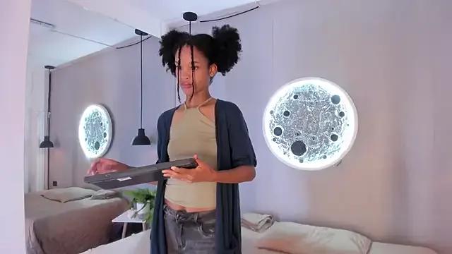 Discover our girls online shows and discover the company of countless livestreamers, with stunning shapes, sex toys and more.
