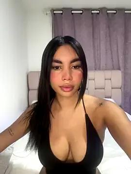 Discover our girls online shows and discover the company of countless livestreamers, with stunning shapes, sex toys and more.