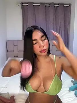 karolaalcendra from StripChat is Freechat