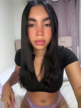 Discover our girls online shows and discover the company of countless livestreamers, with stunning shapes, sex toys and more.