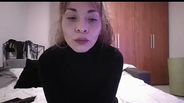 Discover our girls online shows and discover the company of countless livestreamers, with stunning shapes, sex toys and more.