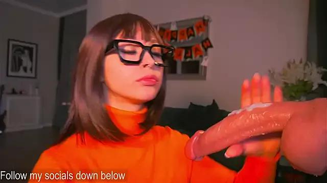 karolineneuer_ from StripChat is Freechat