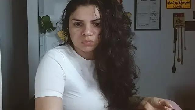 Discover our girls online shows and discover the company of countless livestreamers, with stunning shapes, sex toys and more.