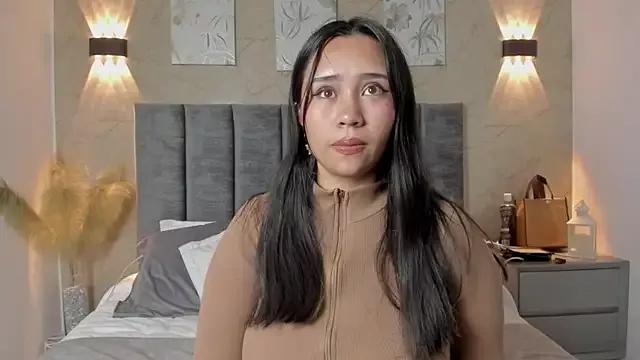 Discover our girls online shows and discover the company of countless livestreamers, with stunning shapes, sex toys and more.
