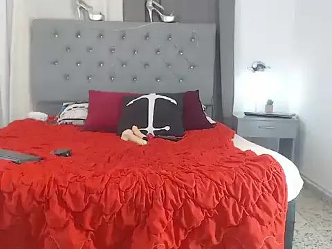 Discover our girls online shows and discover the company of countless livestreamers, with stunning shapes, sex toys and more.