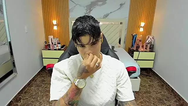 Discover our girls online shows and discover the company of countless livestreamers, with stunning shapes, sex toys and more.