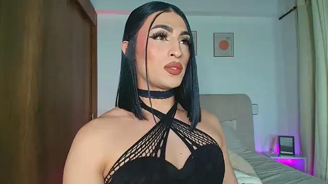Discover our girls online shows and discover the company of countless livestreamers, with stunning shapes, sex toys and more.
