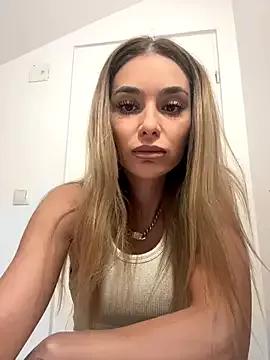 Photos of KaseyQuinn_ from StripChat is Freechat