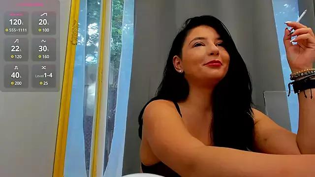 Discover our girls online shows and discover the company of countless livestreamers, with stunning shapes, sex toys and more.