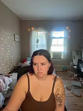 Discover our girls online shows and discover the company of countless livestreamers, with stunning shapes, sex toys and more.