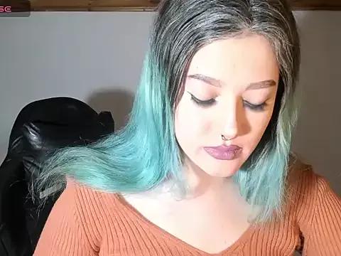 Discover our girls online shows and discover the company of countless livestreamers, with stunning shapes, sex toys and more.