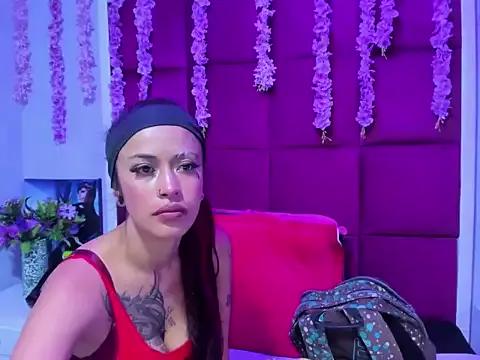 Discover our girls online shows and discover the company of countless livestreamers, with stunning shapes, sex toys and more.