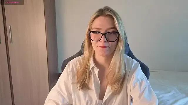 KatanaSVibe from StripChat