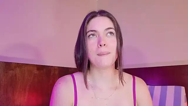 Discover our girls online shows and discover the company of countless livestreamers, with stunning shapes, sex toys and more.