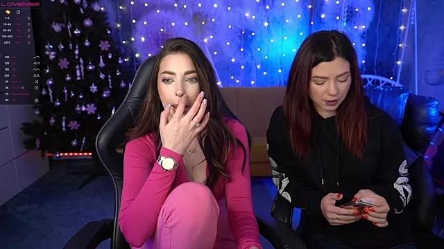 Discover our girls online shows and discover the company of countless livestreamers, with stunning shapes, sex toys and more.