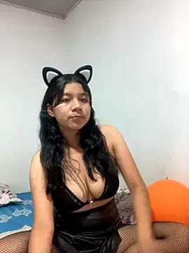 Discover our girls online shows and discover the company of countless livestreamers, with stunning shapes, sex toys and more.