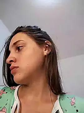 Discover our girls online shows and discover the company of countless livestreamers, with stunning shapes, sex toys and more.