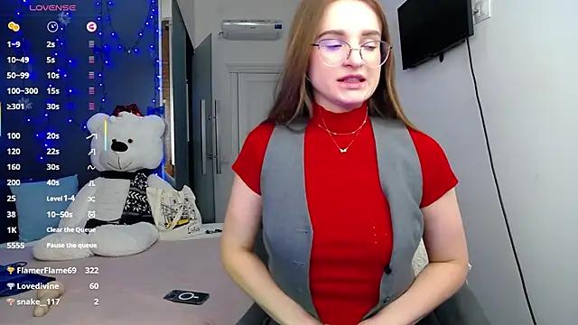 Discover our girls online shows and discover the company of countless livestreamers, with stunning shapes, sex toys and more.