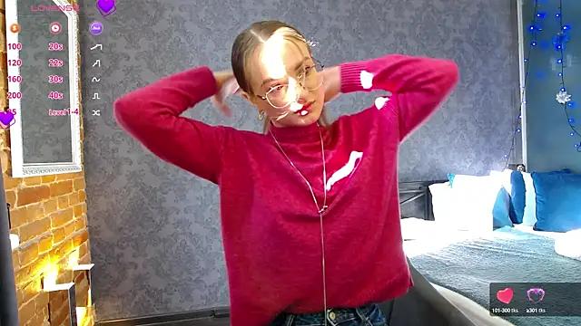 Discover our girls online shows and discover the company of countless livestreamers, with stunning shapes, sex toys and more.